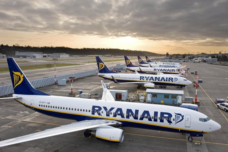 Ryanair отменя полетите на над 400 хил. пътници