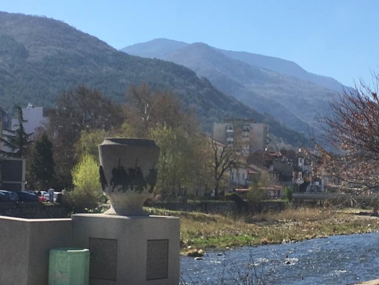 Хладен и ветровит понеделник