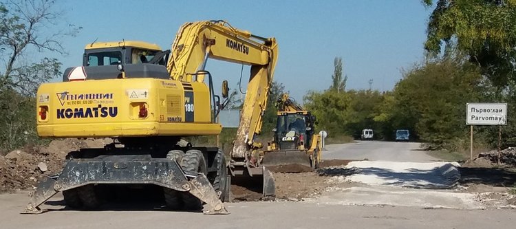 В петък, 13-ти, започна ремонтът по пътя за Бяла река