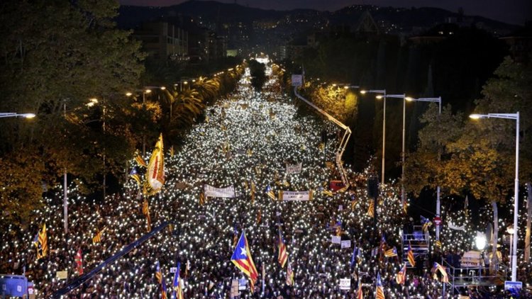 Повече от 750 000 каталунци протестираха в Барселона