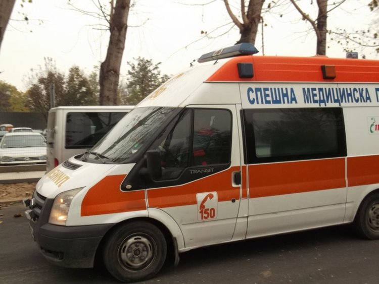 „Фолксваген” се заби в пътнически микробус на входа на Ардино, четирима пострадаха