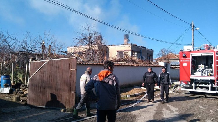 Къща изгоря в Орлово, няма пострадали 