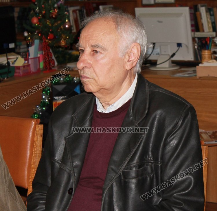 Хасковският писател Иван Енчев представи "Обеци с рубин" в Димитровград