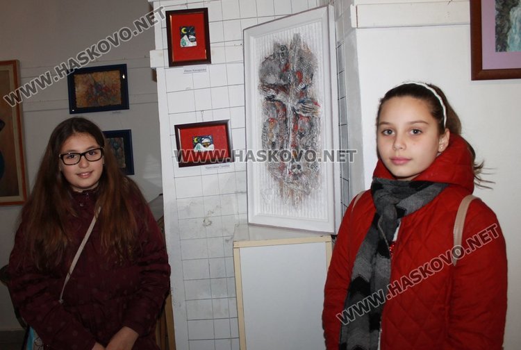 Млади таланти с първо участие в Коледната изложба в Димитровград