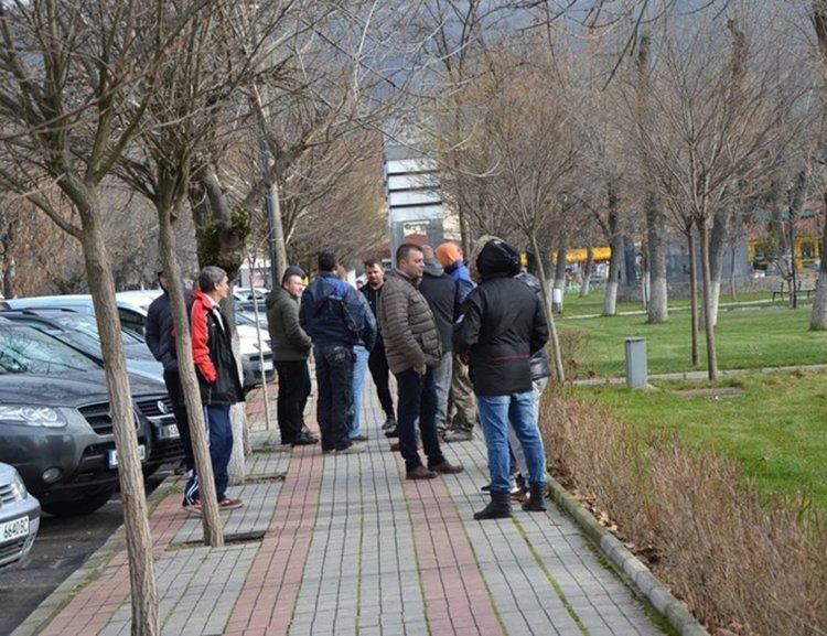  В деня на траур Момчилград е разбунен кошер, майката на Дамла не смее да се прибере у дома