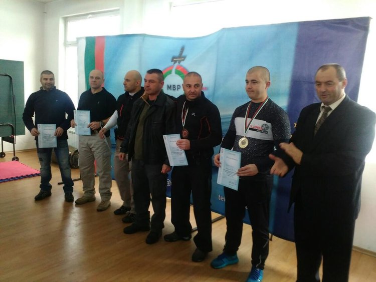 Връчиха медалите от турнира по стрелба с пистолет