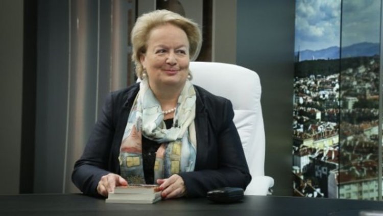 Алена: Президентът влиза в годината на плашеща кармична разплата