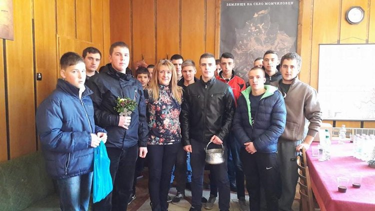 Младежи дариха всички пари от Богоявление на постарадалите при пожар семейства в Момчиловци