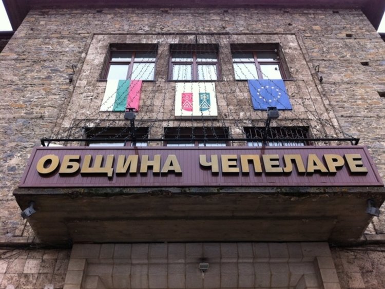 Условна присъда и солидна глоба за кмета на Чепеларе, призната е за виновна за обида и клевета на длъжностно лице