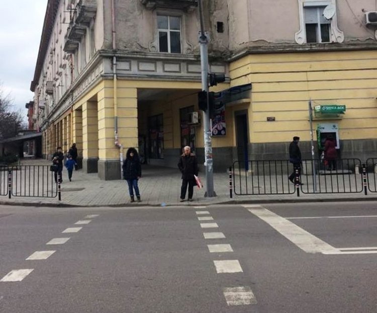 Читатели сигнализират за проблеми със светофарите на бул."Трети март"