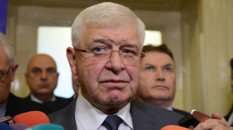 Министър  Ананиев  иска оставката на шефа на Здравната каса