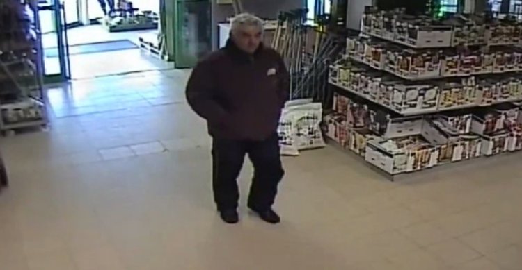 Полицията издирва този мъж