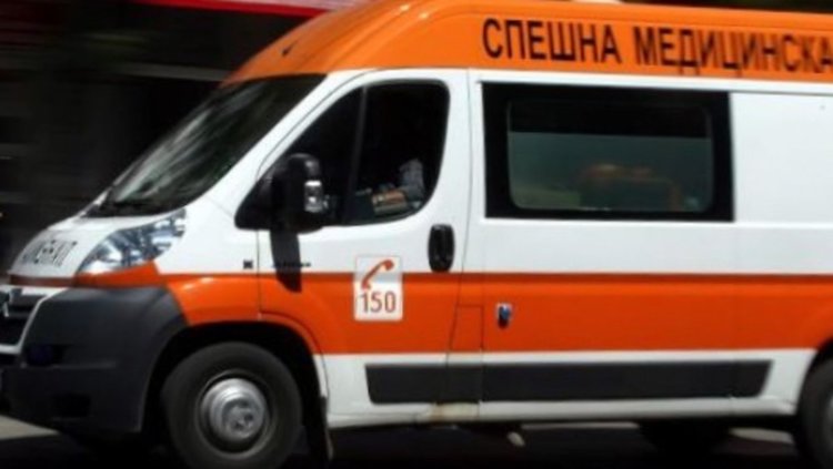 Тийнейджърка със счупена ръка, след като я повозиха на мотор