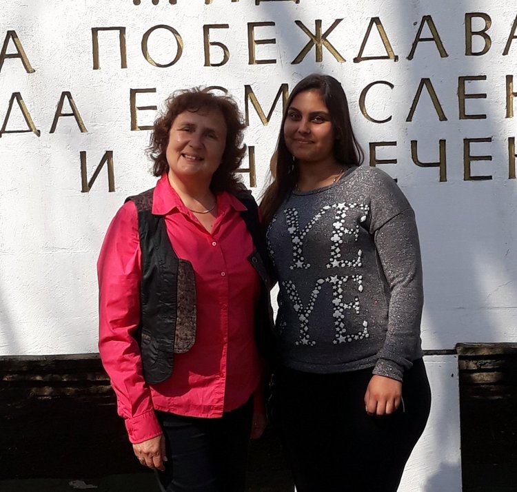 Десетокласничка защитава културното наследство на конференция