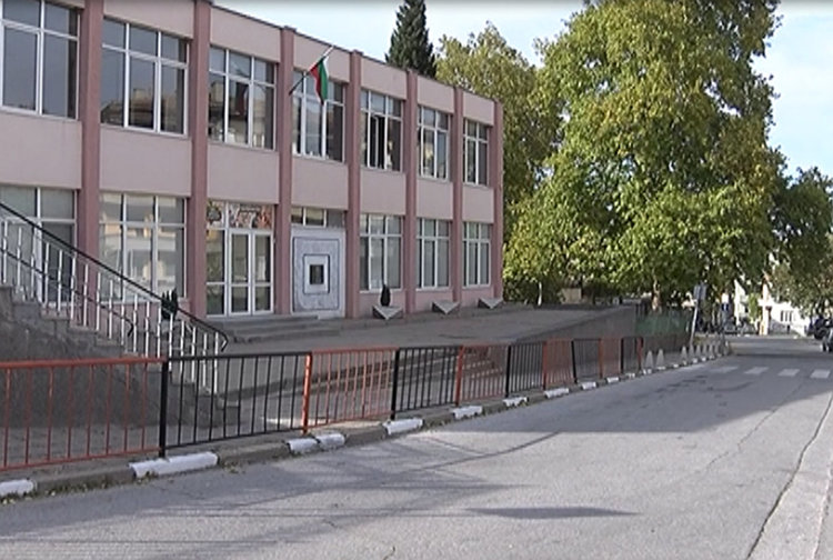 Конкурс за директори на две асеновградски училища
