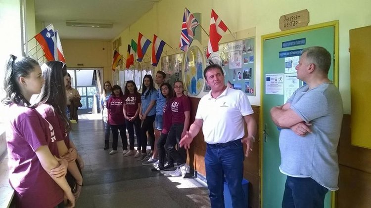 Младшите посланици от „Славейков” в откровен разговор с Петър Курумбашев