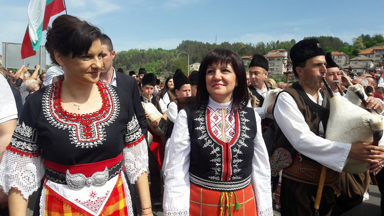 Всеки уикенд шефът на Парламента „бяга“ в родния град, за да „зарежда батерията“