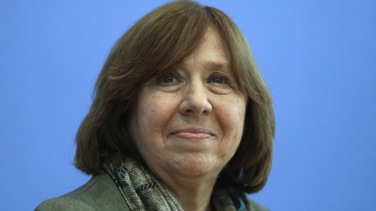 Светлана Алексиевич: Цяла Русия лъже