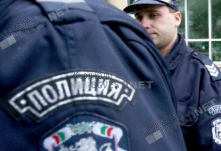 Гамени от Кърджали  потрошиха патрулка, налетяха на полицаи