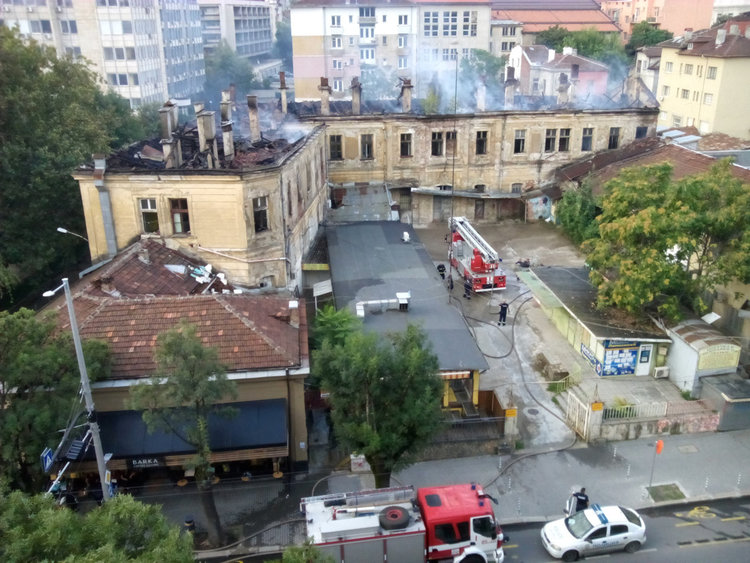 Собственикът на „Царските конюшни“: Опожарената сграда не е моя