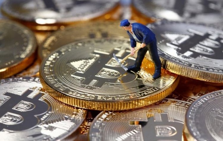 Шефът на криптовалутната Sky Mining избягал с 35 млн. долара