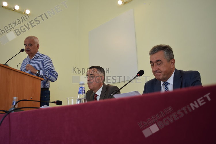 ГЕРБ против Общественият съвет към местния парламент, градоначалникът го брани