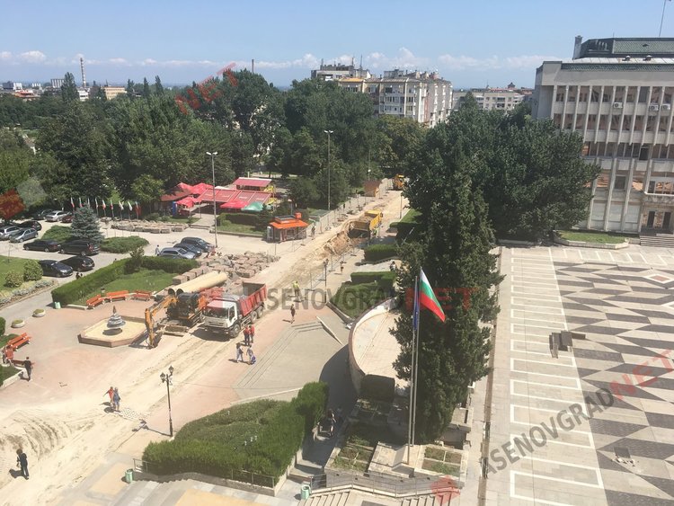 Магазин за дрехи в центъра на Асеновград бълвал за продажба ментета