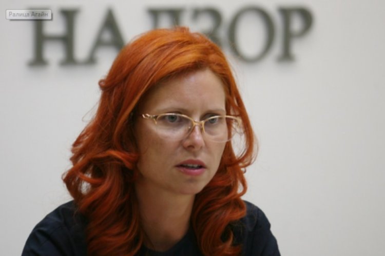 Правителството настоява зам.-шефката на Комисията за финансов надзор Ралица Агайн да подаде оставка