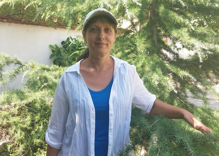 Росица Николова представя стихосбирката си „Кванти от капчица роса“