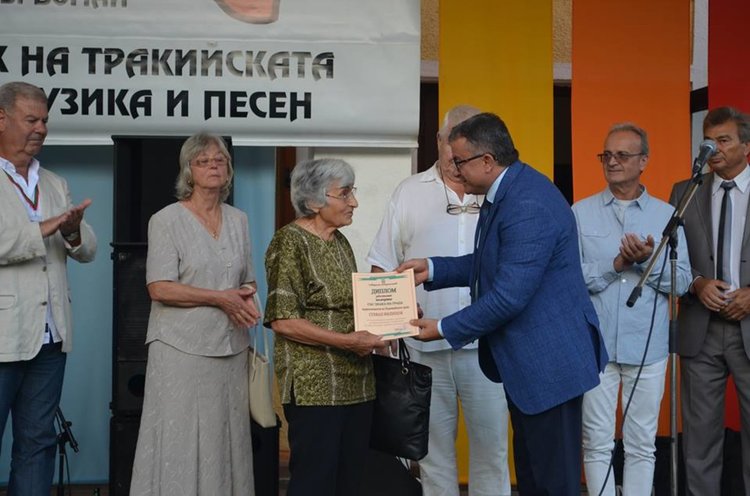 Паметни отличия получиха основателите на Първомайската група
