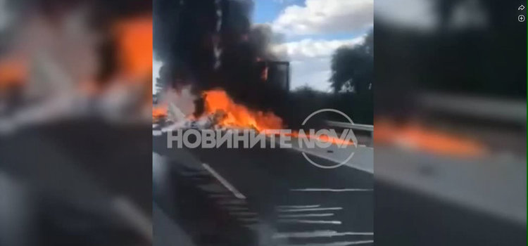 Два тира катастрофираха и изгоряха напълно на магистрала „Тракия”