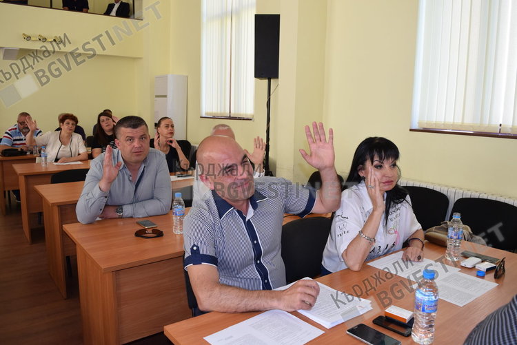 Съветниците от ГЕРБ: Хасан Азис диктува мнението си за почетен гражданин!