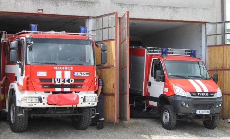 Пожарна и доброволци гасиха пожар в Барутин от небрежност