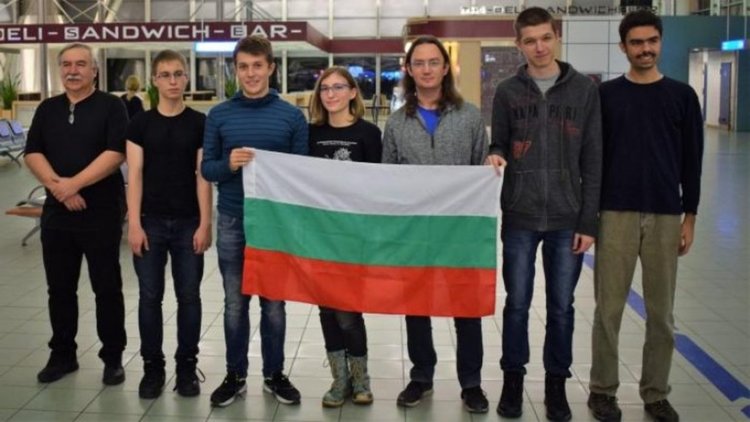 5 медала за отбора ни по астрофизика от олимпиадата в Пекин 