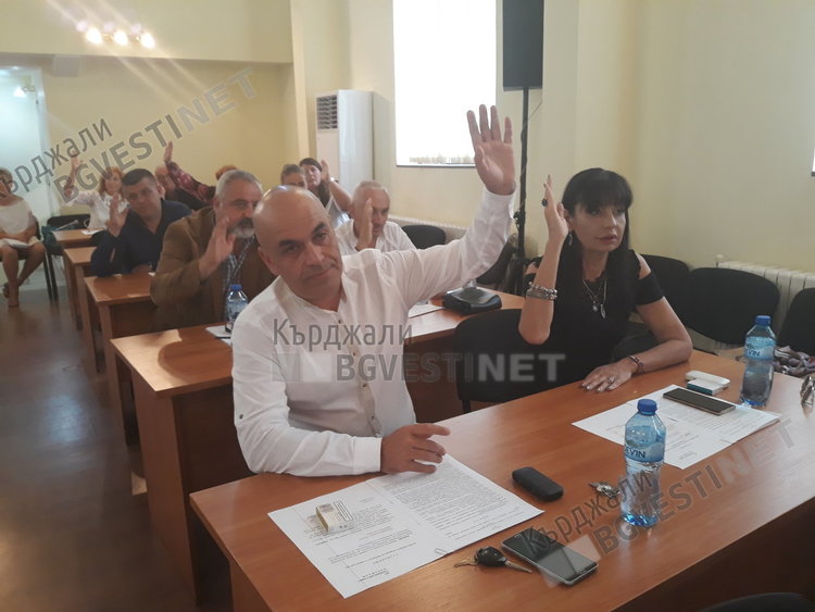 ГЕРБ: Кметът заробва с дълг общината за десет години напред