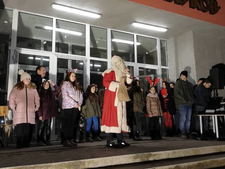 Грейна елхата на „Славейков“