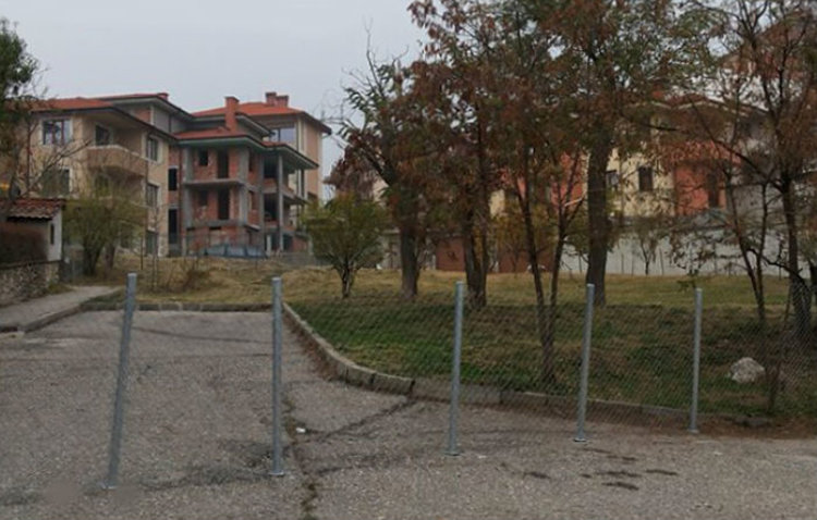Общината обяви за незаконно заграждението на ул. „Сливница”