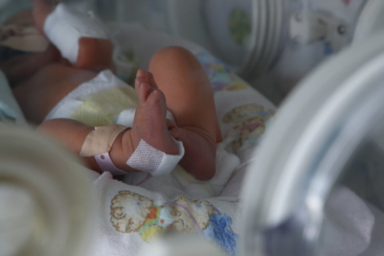 Pampers дари специализирани пелени за  недоносените бебета в  неонотологично отделение на  МБАЛ „Д-р Атанас Дафовски"