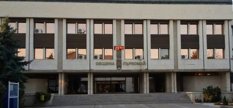  Община Първомай е готова с проекта за новите ставки на данъка за коли
