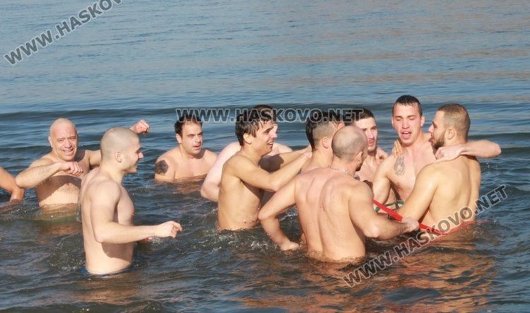 Хвърлят кръста на Богоявление и в квартал Черноконево
