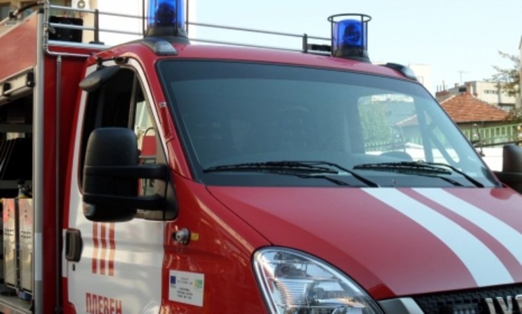 Осем пожара през уикенда, 8 декара стърнища горяха в Неделинско