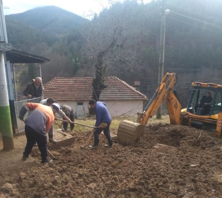 Водата в Рудозем негодна за пиене, свлачища отнесоха водостоци