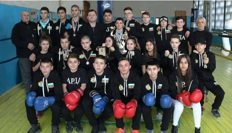 Боксьорите ни обраха медалите на силен турнир в Димитровград 