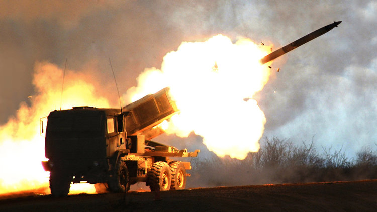 Полша и САЩ подписаха договор за доставката на ракетни комплекси HIMARS