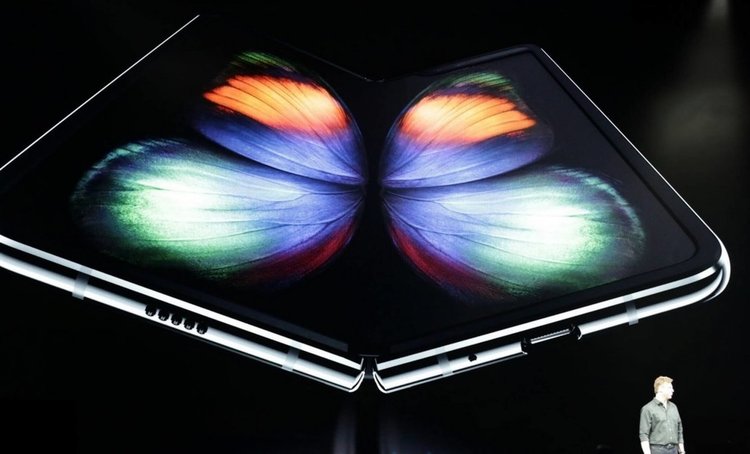 Samsung Galaxy Fold е тук. Галактическа технология, но и цена