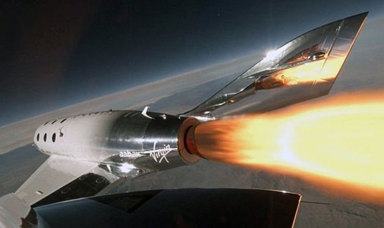 Virgin Galactic изведе първия си пасажер до ръба на космоса