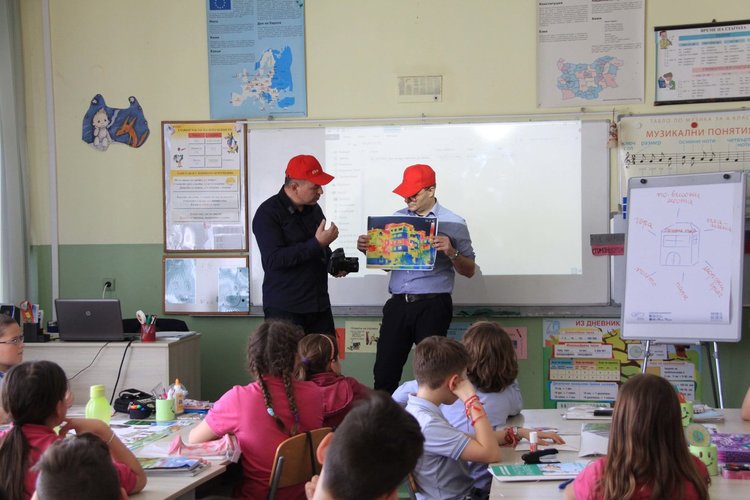  Децата в начален курс получават "енергийни уроци" от ЕВН