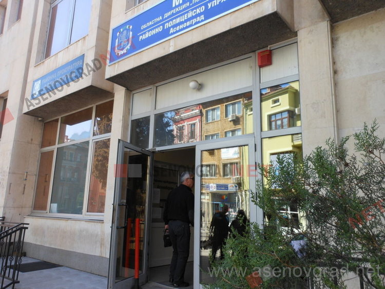 В Мулдава: 59-годишен шофира пиян, предлага подкуп, за малко да прегази полицайка