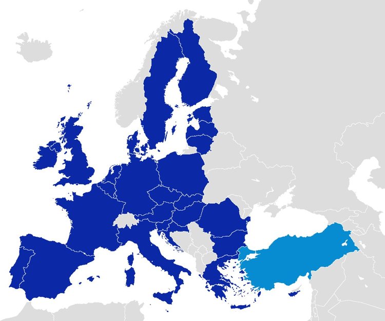 Европарламентът иска спиране на преговорите с Турция