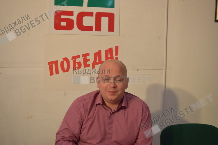 Александър Симов: Бързането на Станишев да бъде поставен втори в евролистата прилича на сделка